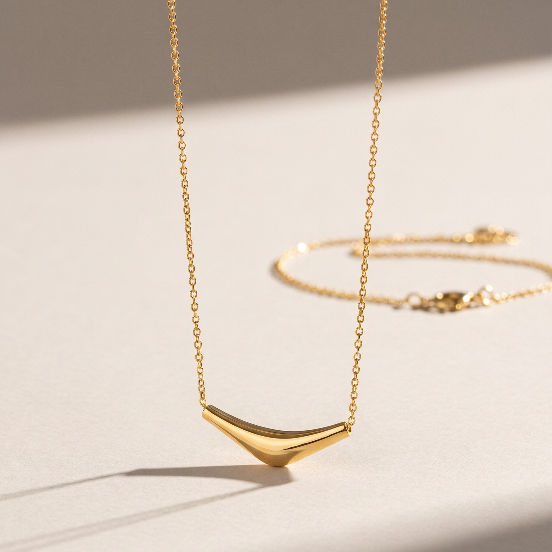 Curved Gold Bar Pendant Necklace – 18K Gold Plated