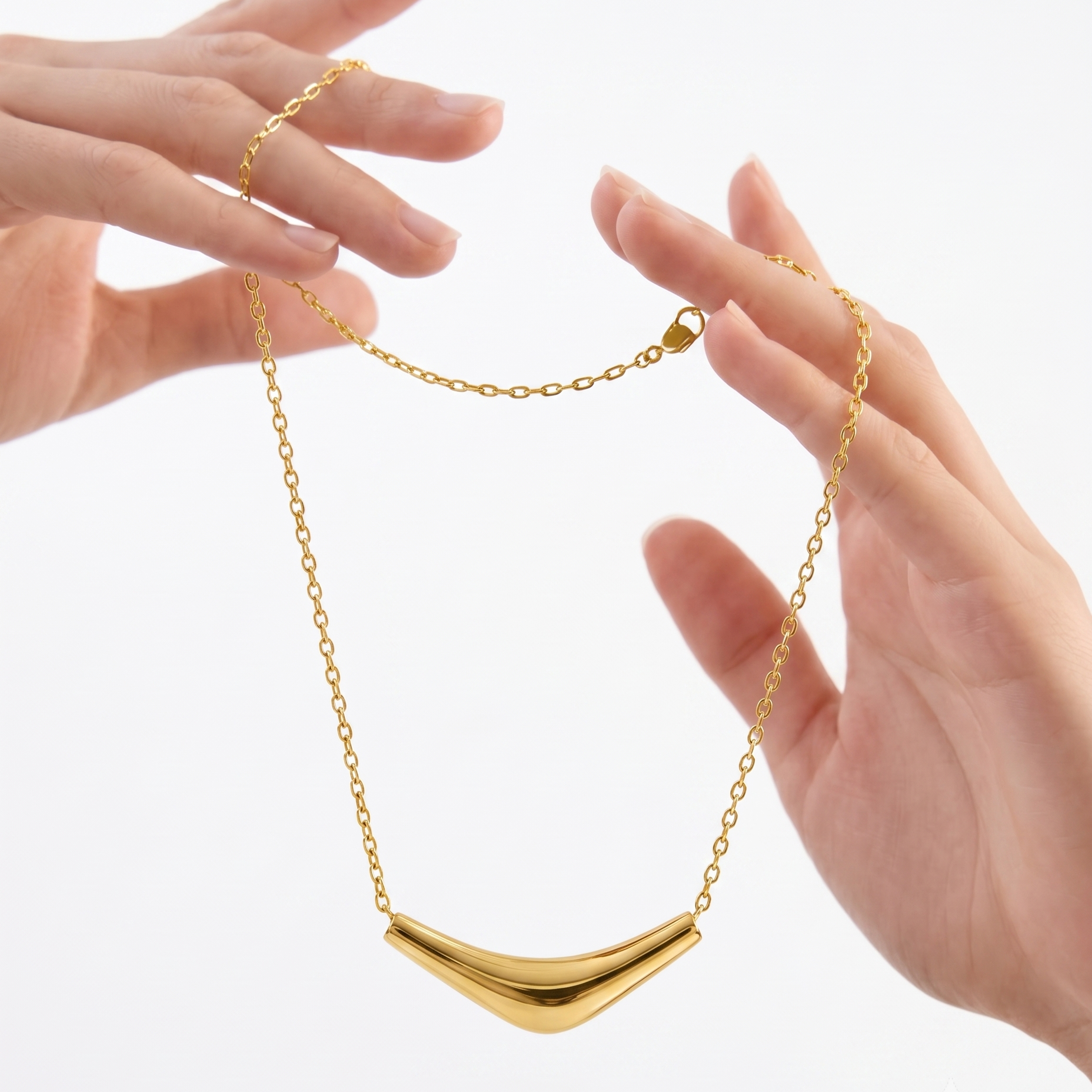 Curved Gold Bar Pendant Necklace – 18K Gold Plated