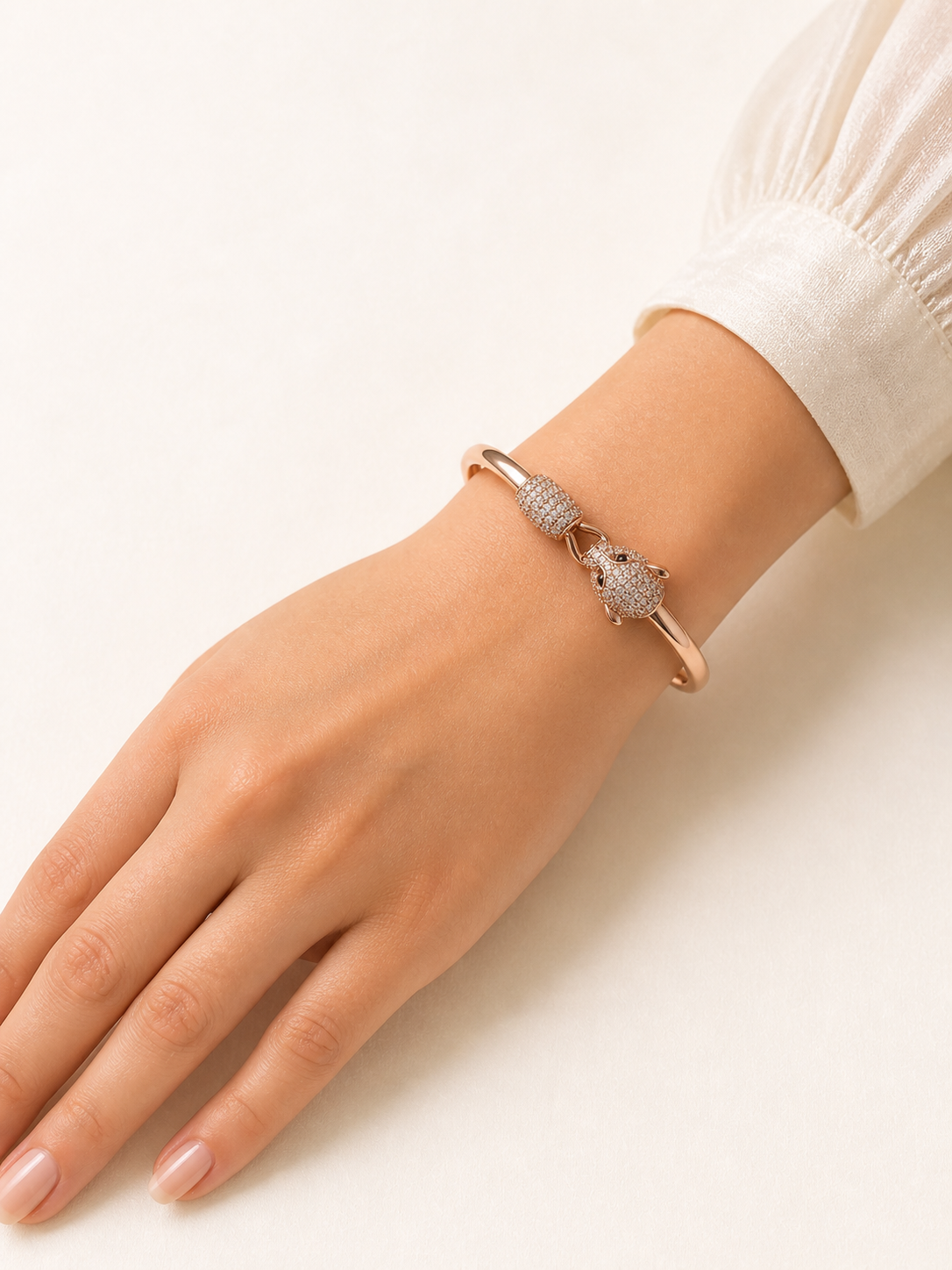Prifine Wild Elegance interlocking panther bangle featuring sleek silver design with detailed panther motifs on a white background.