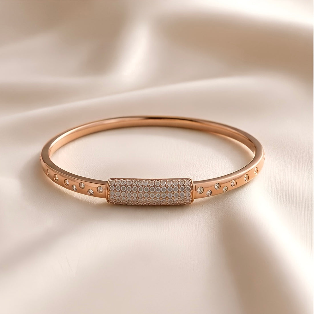 Prifine Dazzling Horizon pave bracelet in 18K gold with intricate design and sparkling accents displayed on a white background.