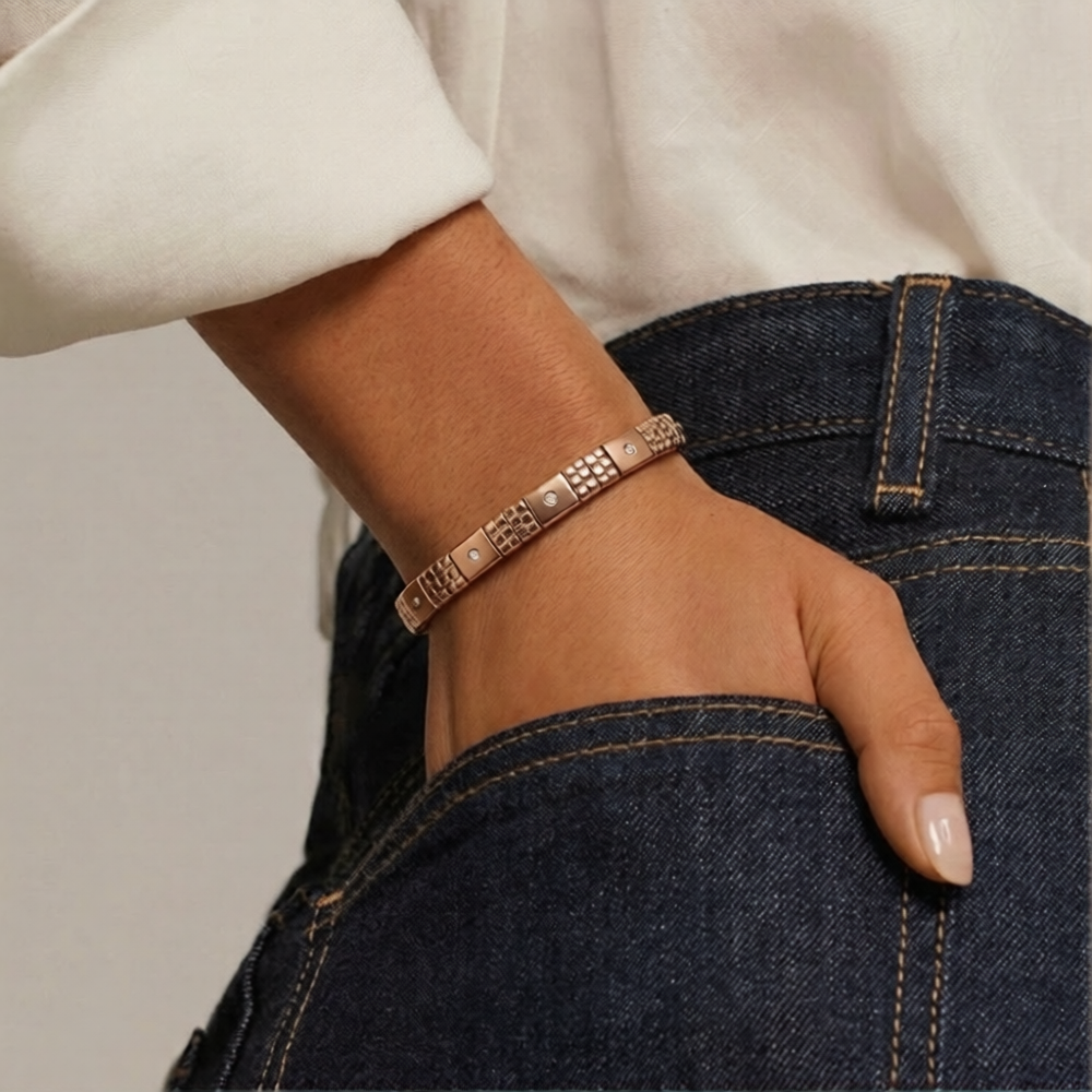 Prifine Urban Grid Crystal bracelet in 18K gold plating with geometric design and sparkling crystal accents.
