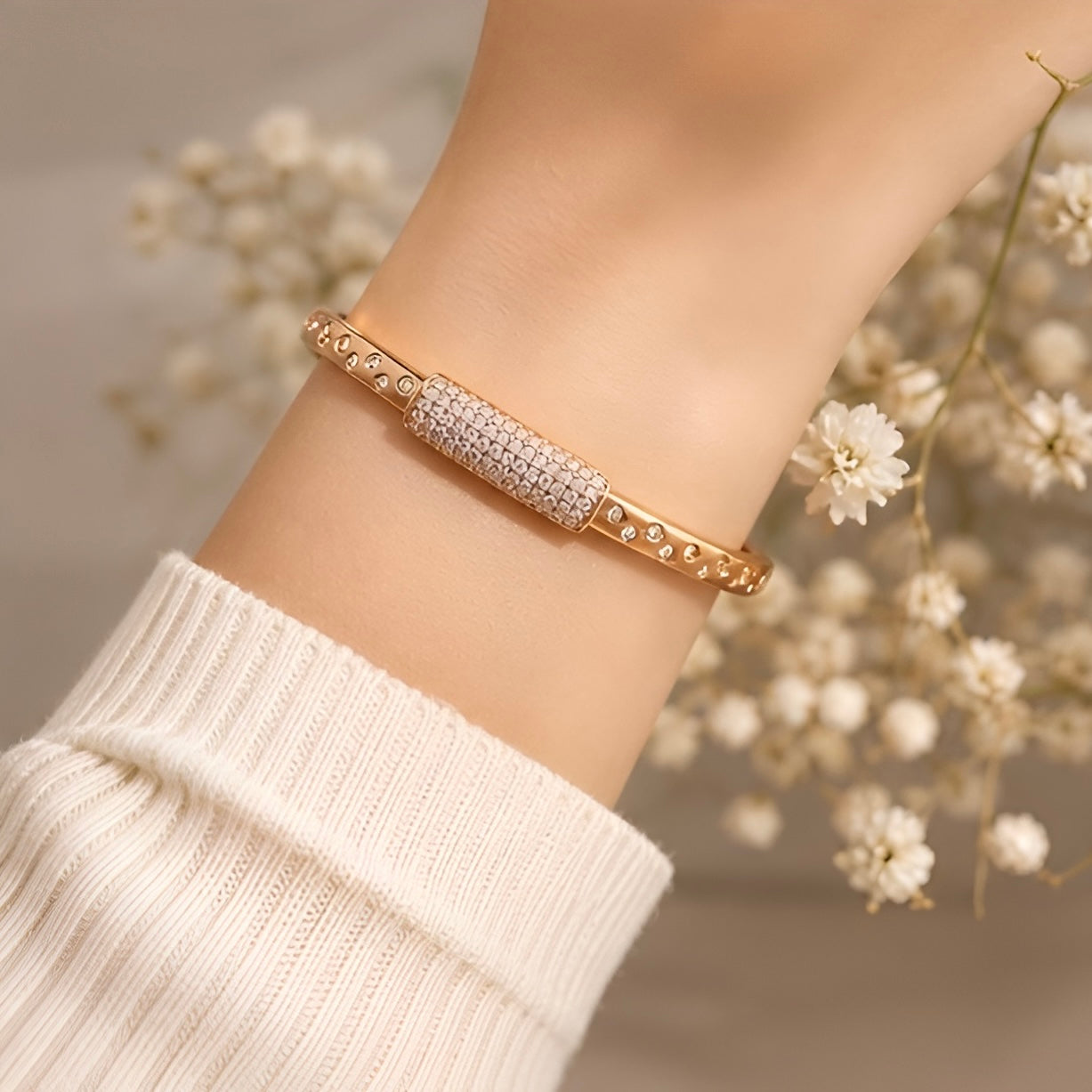 Prifine Dazzling Horizon pave bracelet in 18K gold with sparkling pave stones, showcasing an elegant and luxurious jewelry piece.
