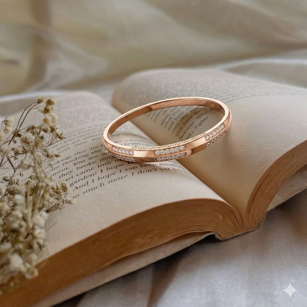 Shimmering Horizon bracelet in 18K gold plating with a delicate chain and radiant finish, stylish jewelry by Prifine.