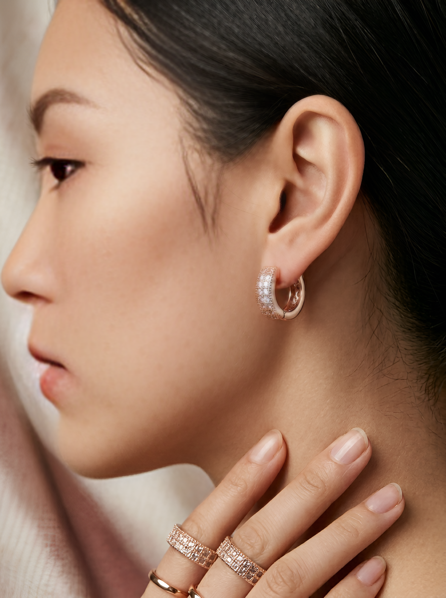 Prifine Aura princess-cut double row rose gold huggie earrings with sparkling gemstones, close-up view of stylish jewelry.