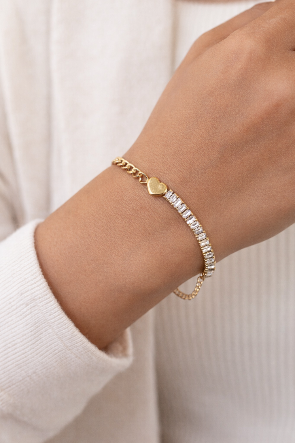 Prifine Crystaline Heart Bracelet featuring sparkling crystal hearts on a delicate silver chain.