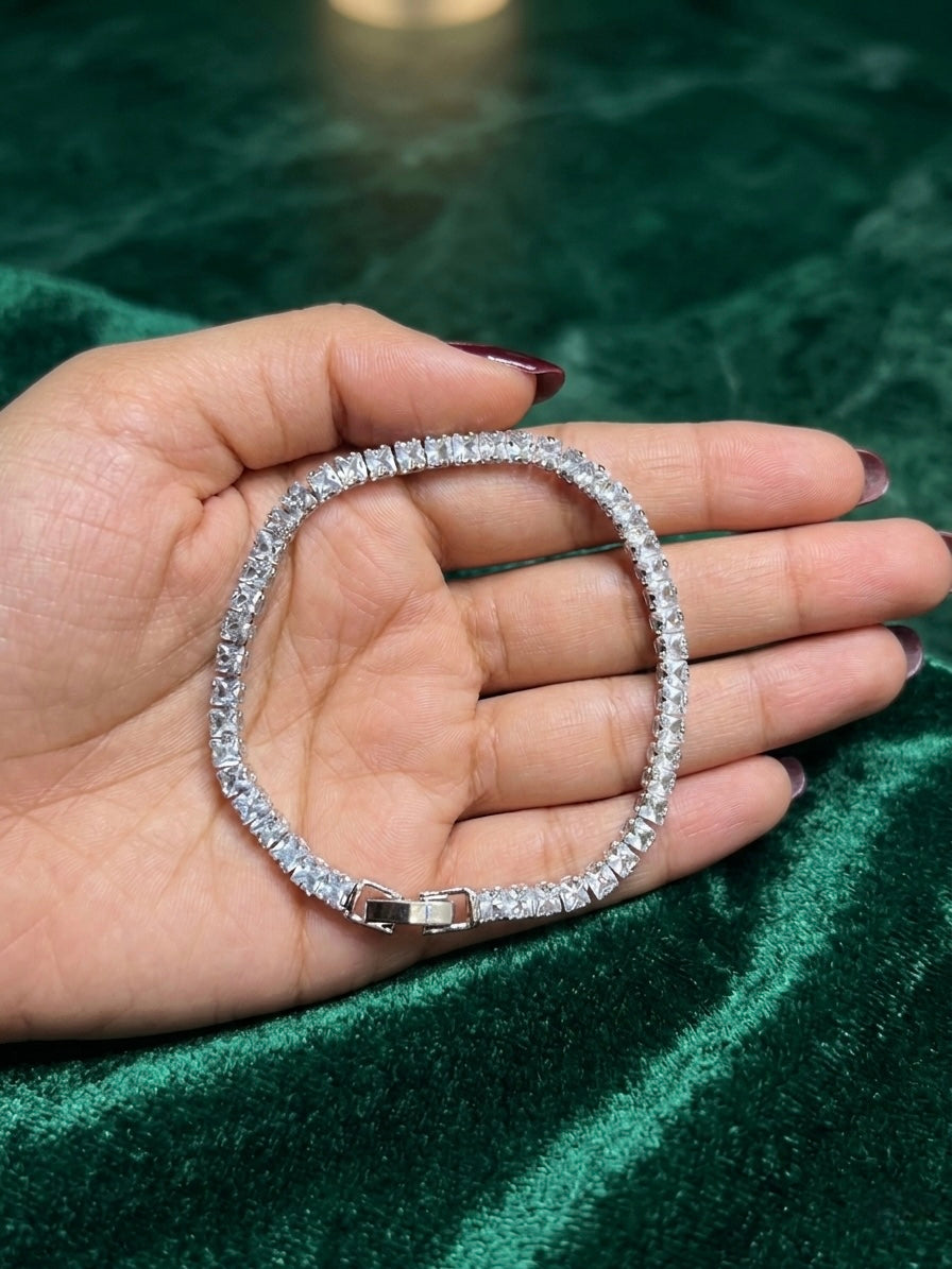 Prifine Square Diamond Luxe Spark Tennis Bracelet with sparkling square-cut diamonds on a silver chain.