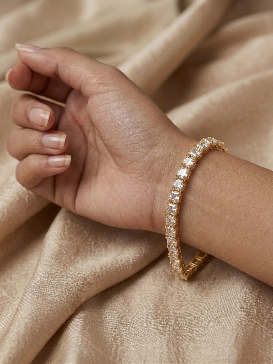 Prifine golden princess cut diamond tennis bracelet with sparkling diamonds and elegant gold setting.