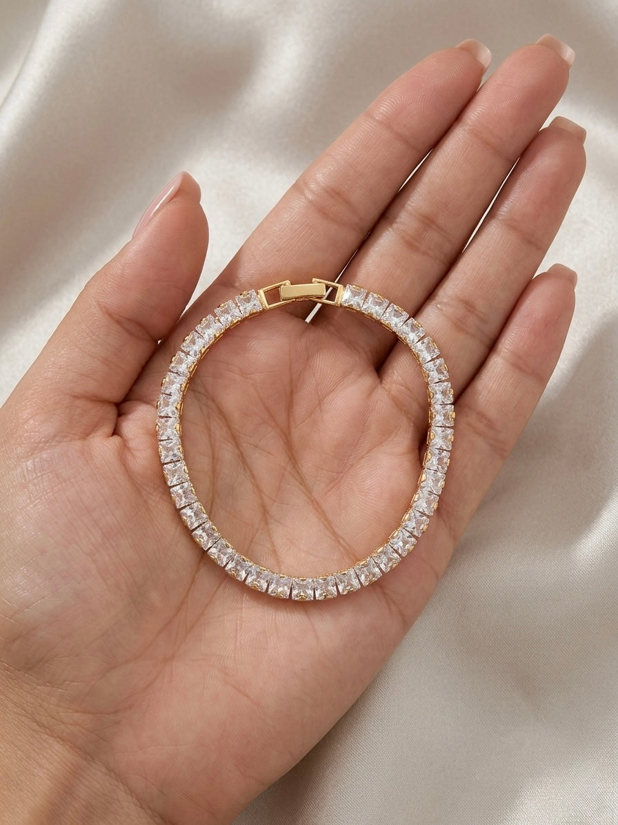 Prifine golden princess cut diamond tennis bracelet showcasing sparkling diamonds and elegant design.