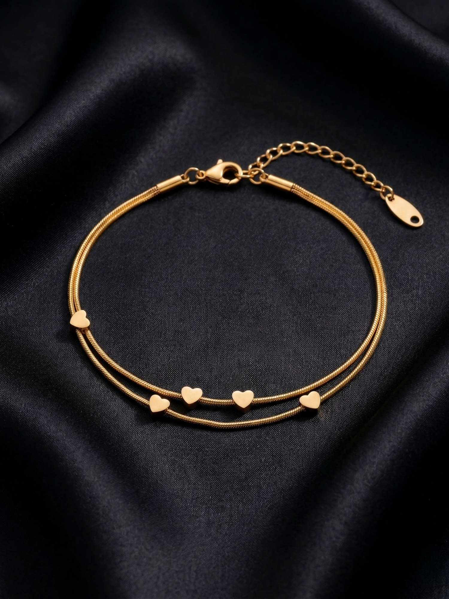Prifine heart chain bracelet featuring delicate linked hearts in silver, stylish jewelry accessory, close-up of detailed design.