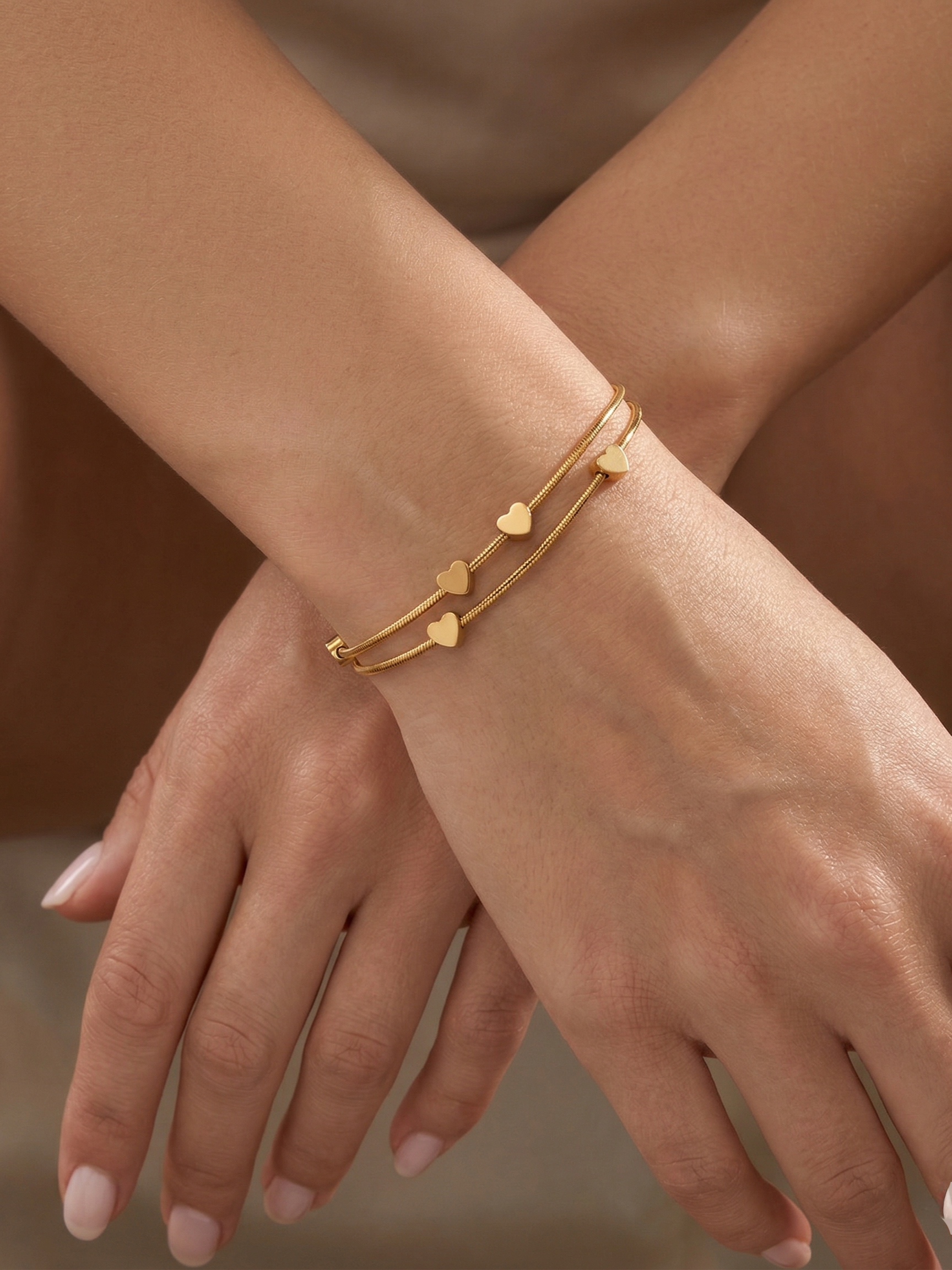 Prifine heart chain bracelet featuring delicate metal links and a heart-shaped charm on a neutral background.